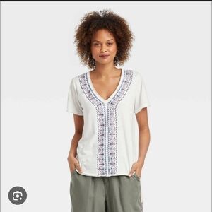 Knox Rose Women's Short Sleeve Embroidered Top - White and Purple